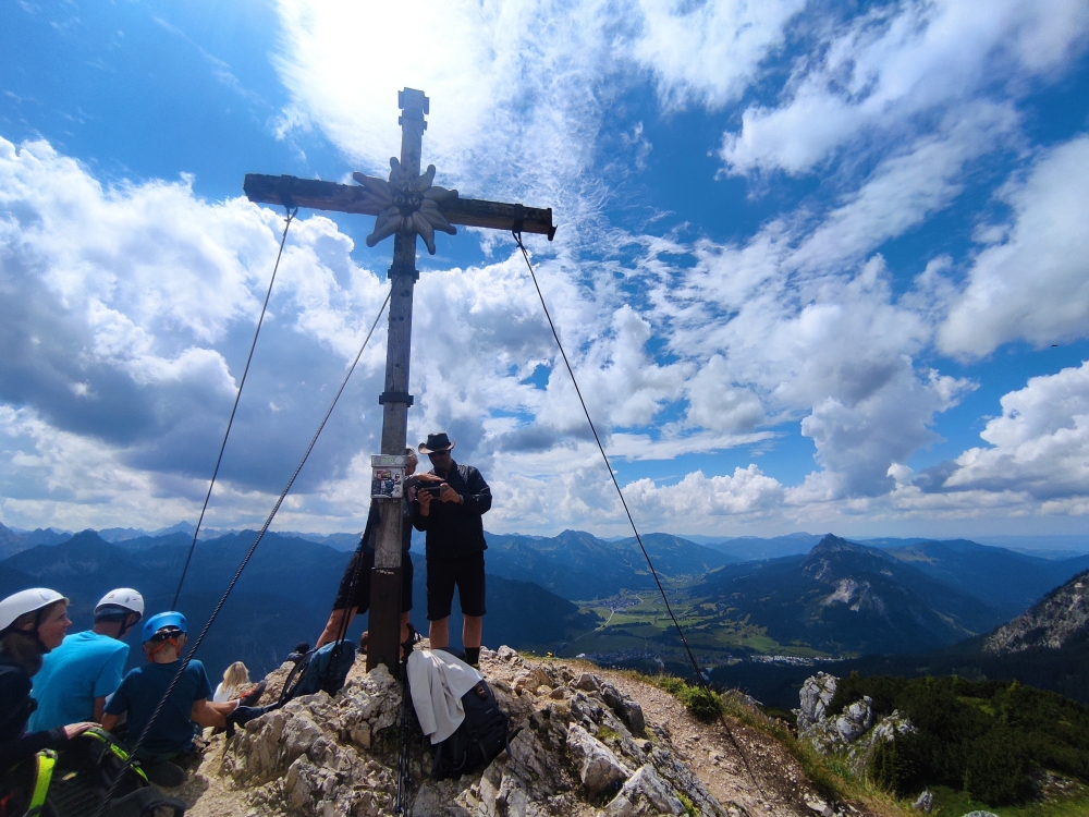 Klettersteig Gimpel: Klettersteig Gimpel: Gipfelkreuz (Schartschrofen)