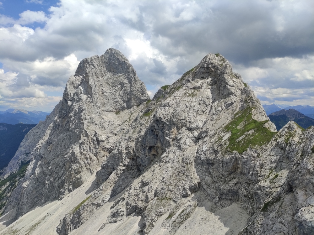 Klettersteig Gimpel: Klettersteig Gimpel: Blick auf Gimpel (links) und Rote Flüh (Schartschrofen)