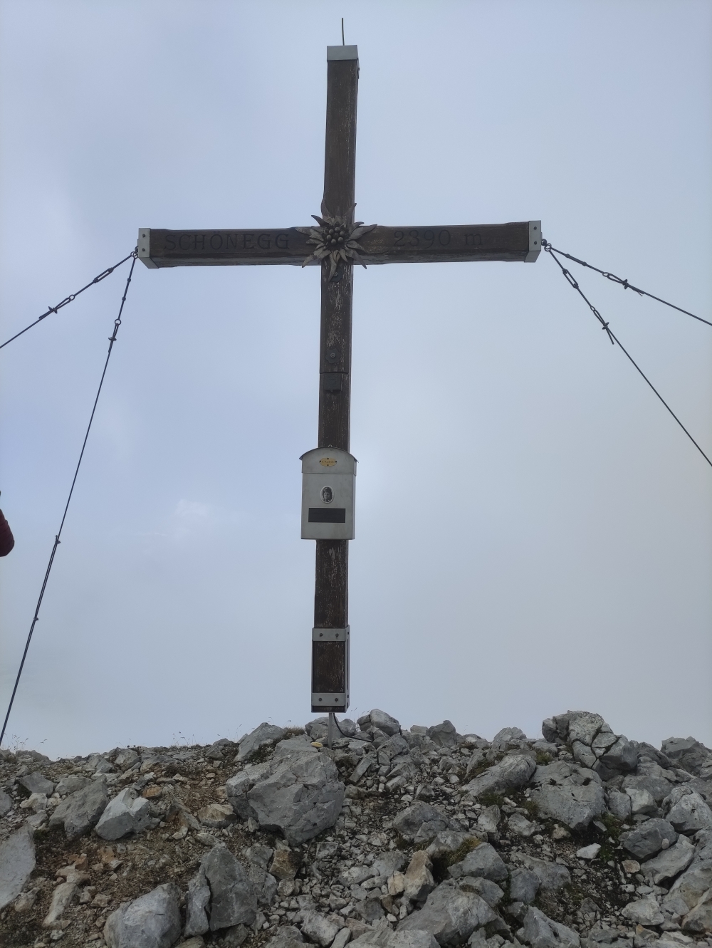 Wanderung Schönfeldspitze: Wanderung Schönfeldspitze: Gipfelkreuz (Schönegg)