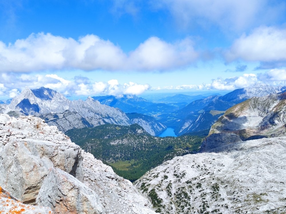 Wanderung Schönfeldspitze: Wanderung Schönfeldspitze: Blick zum Königssee zwischen Watzmann (links) und Jenner (Schönfeldspitze)