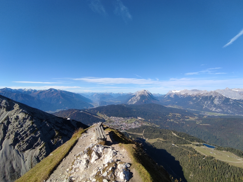 Wanderung Seefelder Spitze: Wanderung Seefelder Spitze: Blick über Seefeld auf Inntal, Hohe Munde und Zugspitze  (Seefelder Spitze)