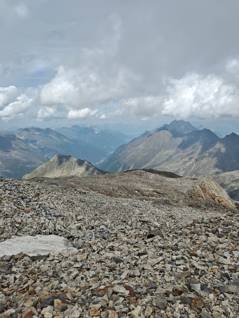 Wanderung Wilder Freiger: Wanderung Wilder Freiger: Blick ins Stubaital  (Signalgipfel)