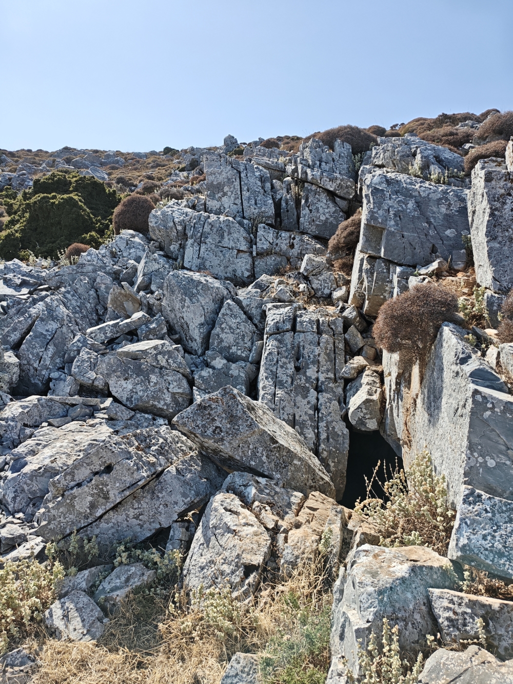 Wanderung Skyros Höhle: Wanderung Skyros Höhle: Der Eingang (Skyros Höhle)