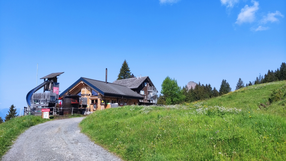 Wanderung Grosser Mythen: Wanderung Grosser Mythen: Sonnenhütte (Sonnenhütte auf Ibergeregg)