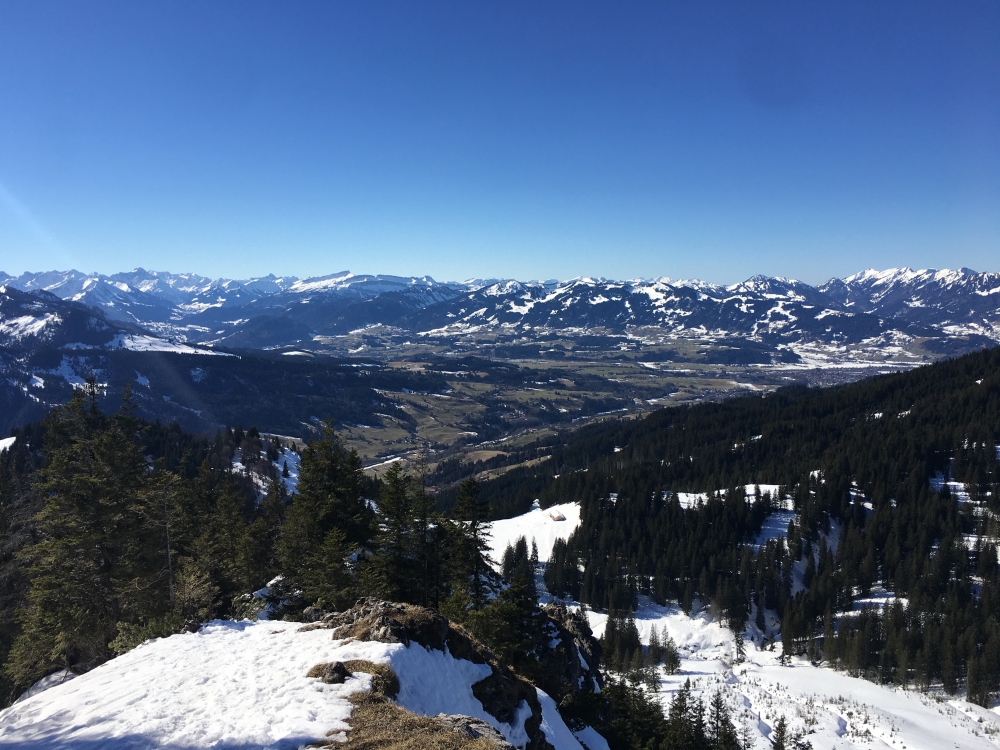 Blick nach Südosten über die Alpe Klank ins Iller-Tal (Spieser)