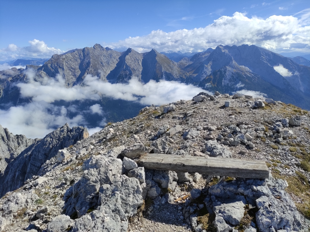 Wanderung Stadelhorn: Wanderung Stadelhorn: Bankerl am Gipfel (Stadelhorn)