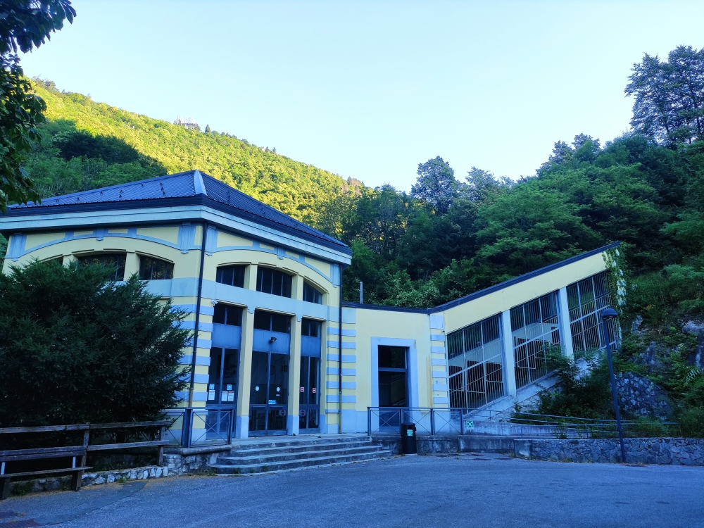 Wanderung Monte Tre Croci: Wanderung Monte Tre Croci: Talstation der Standseilbahn (Stazione Funicolare Vellone)