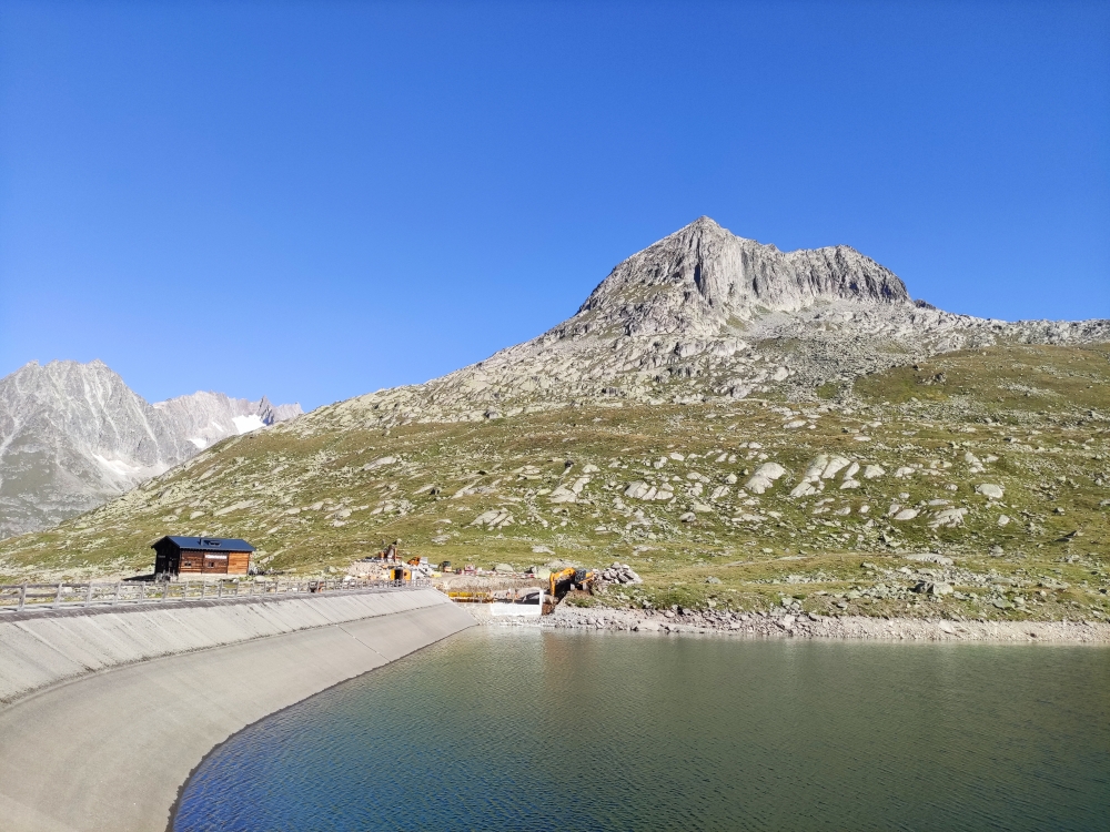 Wanderung Eggishorn: Märjelen-Stausee mit Blick auf das Strahlhorn
