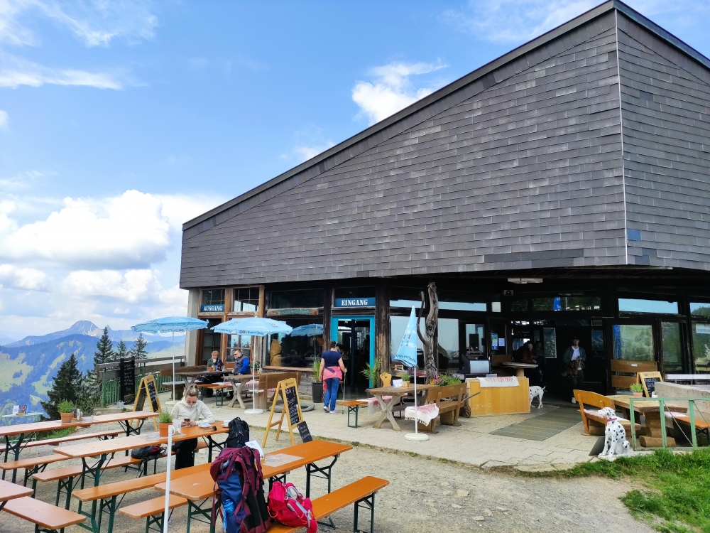 Taubensteinbahn-Gipfelstüberl: Kleiner Biergarten mit Spielplatz