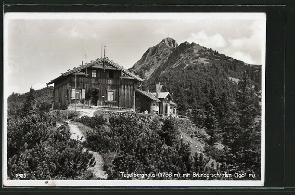 Wanderung Branderschrofen: Wanderung Branderschrofen: Tegelberghaus mit Branderschrofen