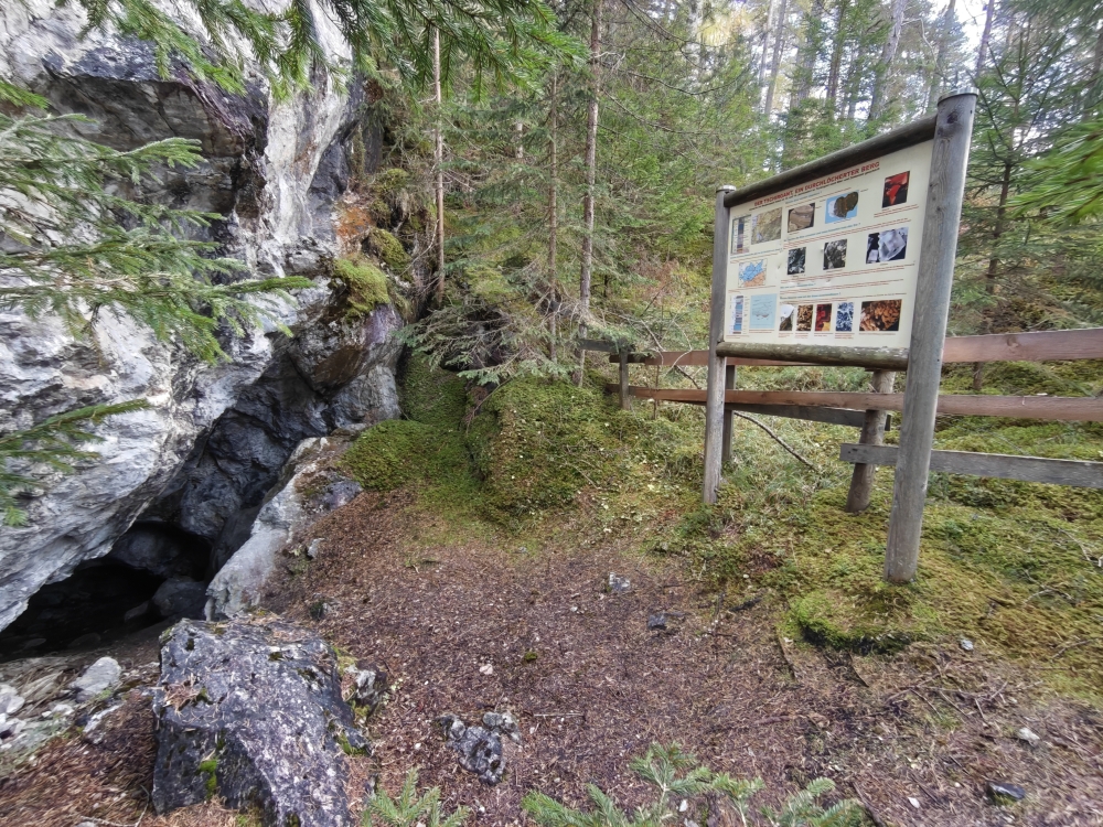 Wanderung Tschirgant: Der Geo Lehrpfad führt zum Heinrichstollen