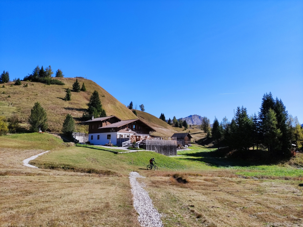 Ütia Incisa: Incisa Lodge