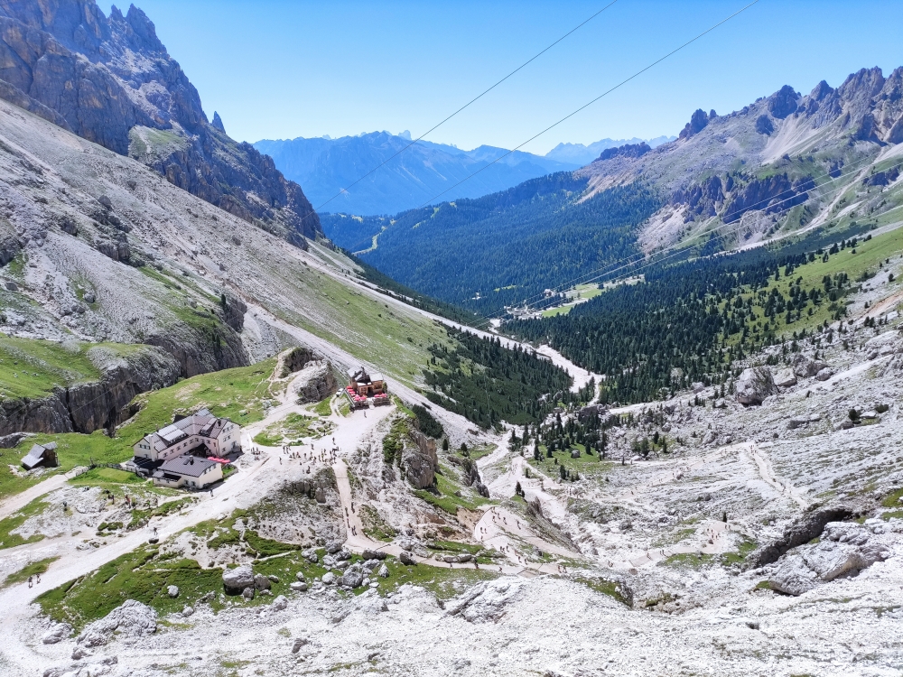 Rifugio Preuss -> Gartlhütte: Vajolethütte und Rifugio Preuss mit Blick zum Rifugio Gardeccia
