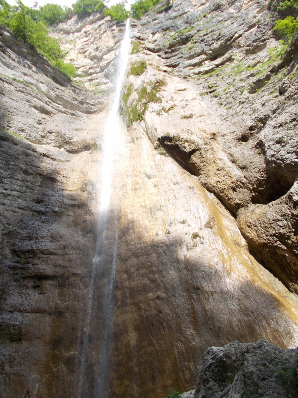 Auch am Ende ist wieder ein Wasserfall (Via Ferrata Burrone Giovanelli Ausstieg)