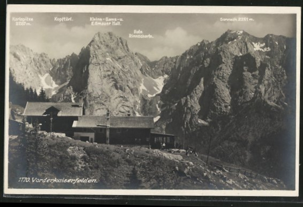 Vorderkaiserfeldenhütte mit Hintere Karlspitze, Kopftörl, Kleine Halt, Ellmauer Halt, Rote Rinnscharte und Sonneck