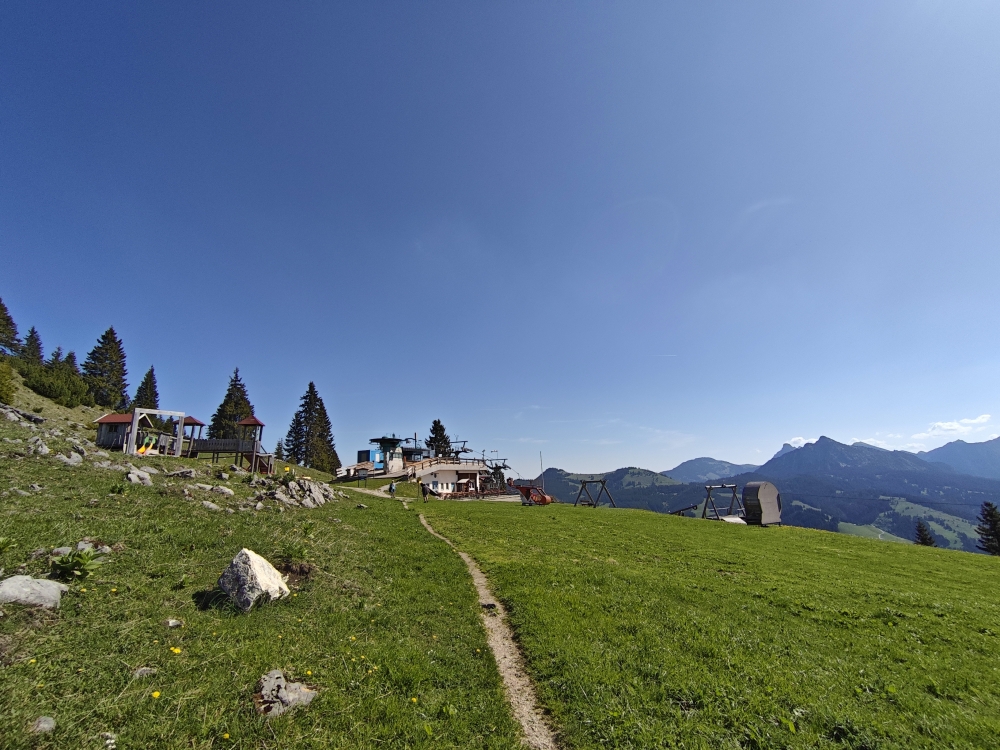 Wanderung Ponten: Wanderung Ponten: Bergstation mit Spielplatz und Einkehr (Wannenjochbahn Bergstation)