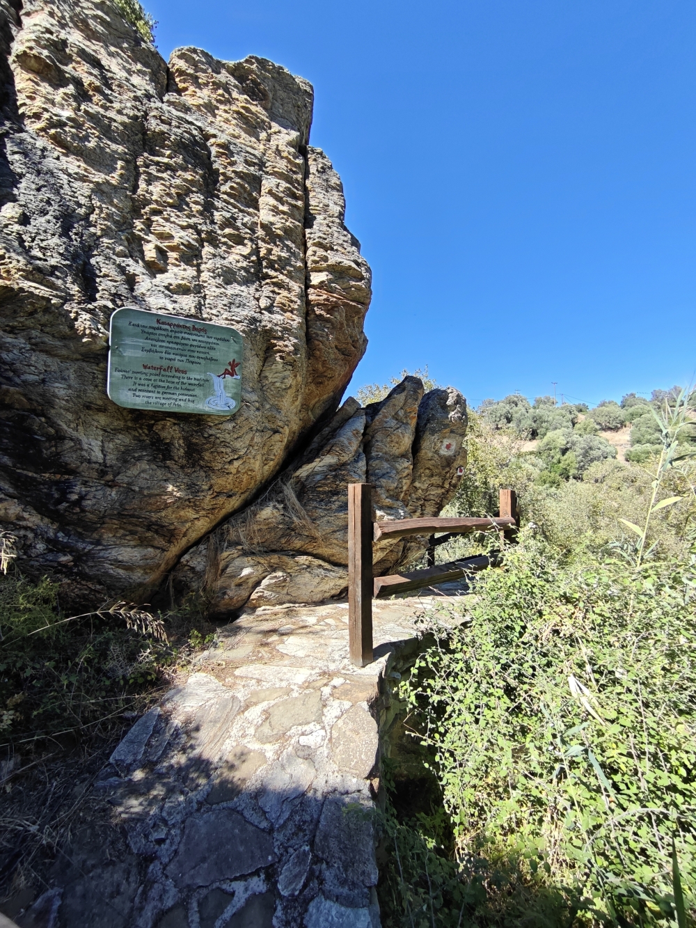 Wanderung Wassermühle der Mönche: Oberhalb des Wasserfalls