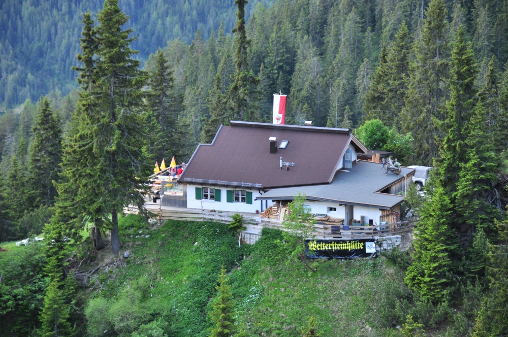 Wettersteinhütte: Blick von der Wangalm auf die Wettersteinhütte