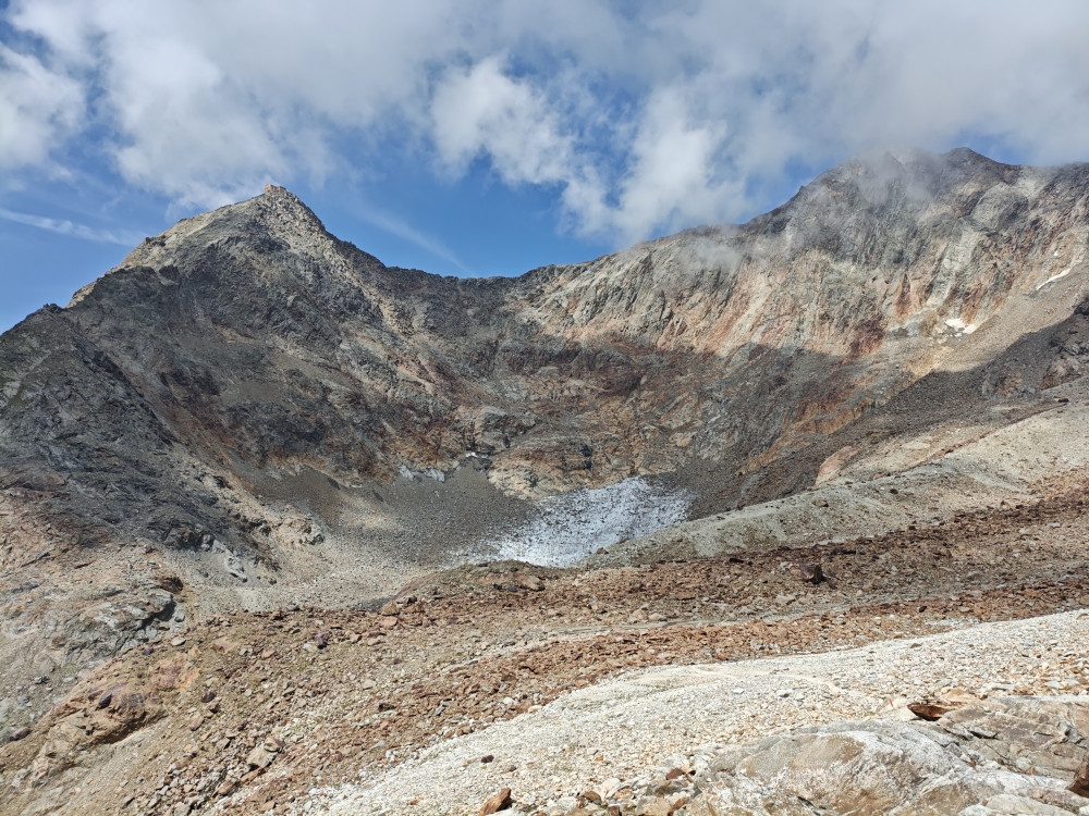 Wanderung Wilder Freiger: Links oben das Becherhaus, rechts der Signalgipfel 